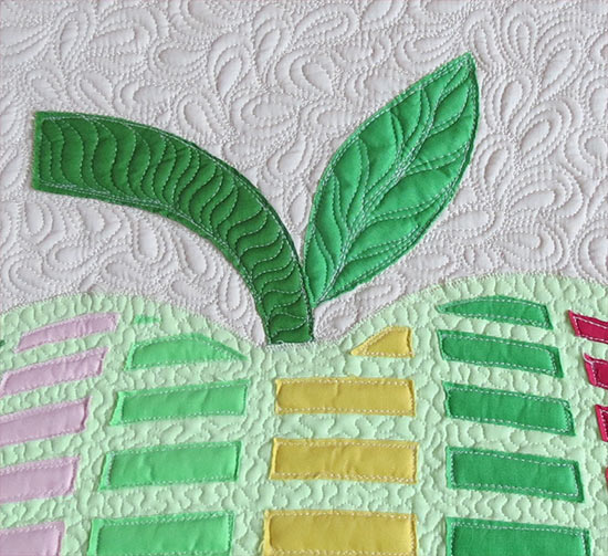 Sew quick, simple and fun quilts using this apple appliqué quilt pattern.