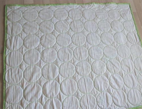 One hour baby quilt tutorial.