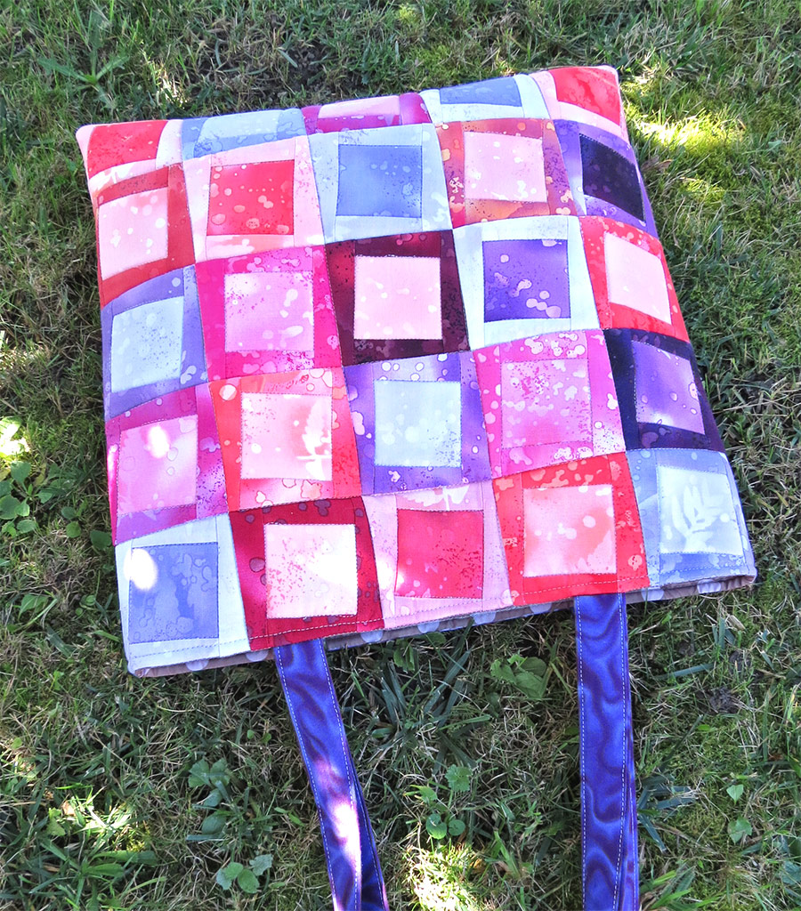 Charm squares friendly tote bag pattern - Geta's Quilting Studio